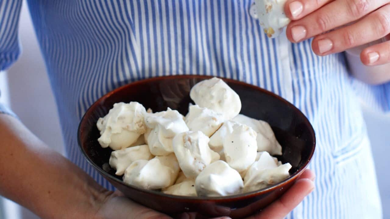 Almond-meringues.jpg