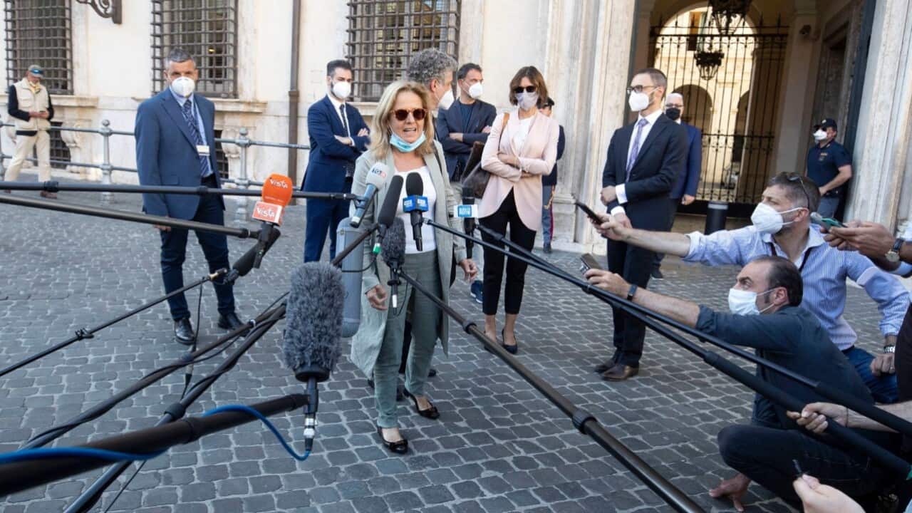 La PM di Bergamo Maria Cristina Rota di fronte a palazzo Chigi, dove ha ascoltato il Premier Conte
