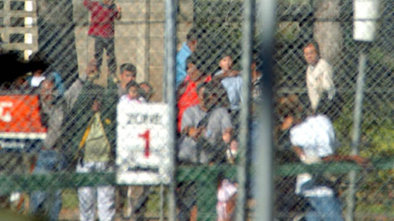 villawood_detention_people_100423_B_aap_223176080