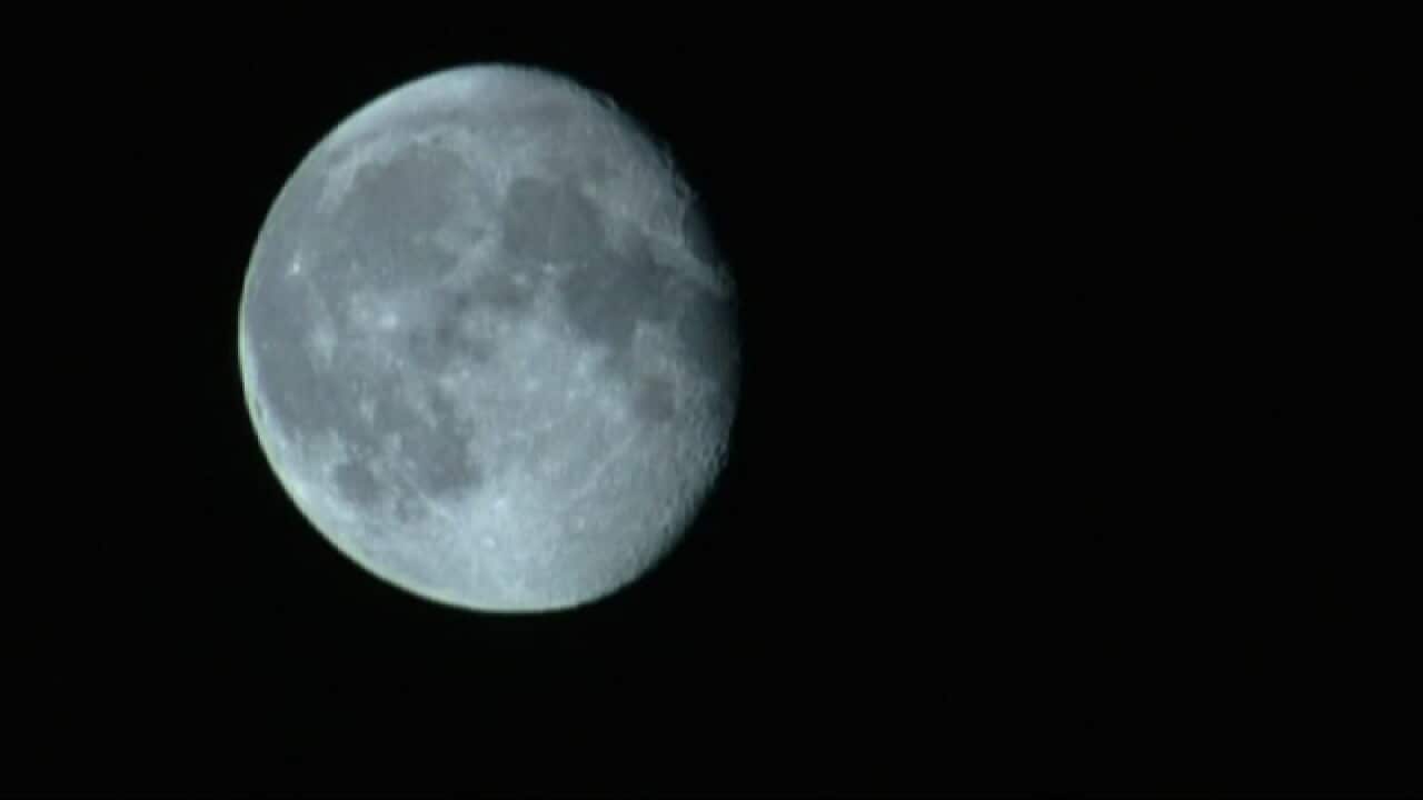 moon_1935530978