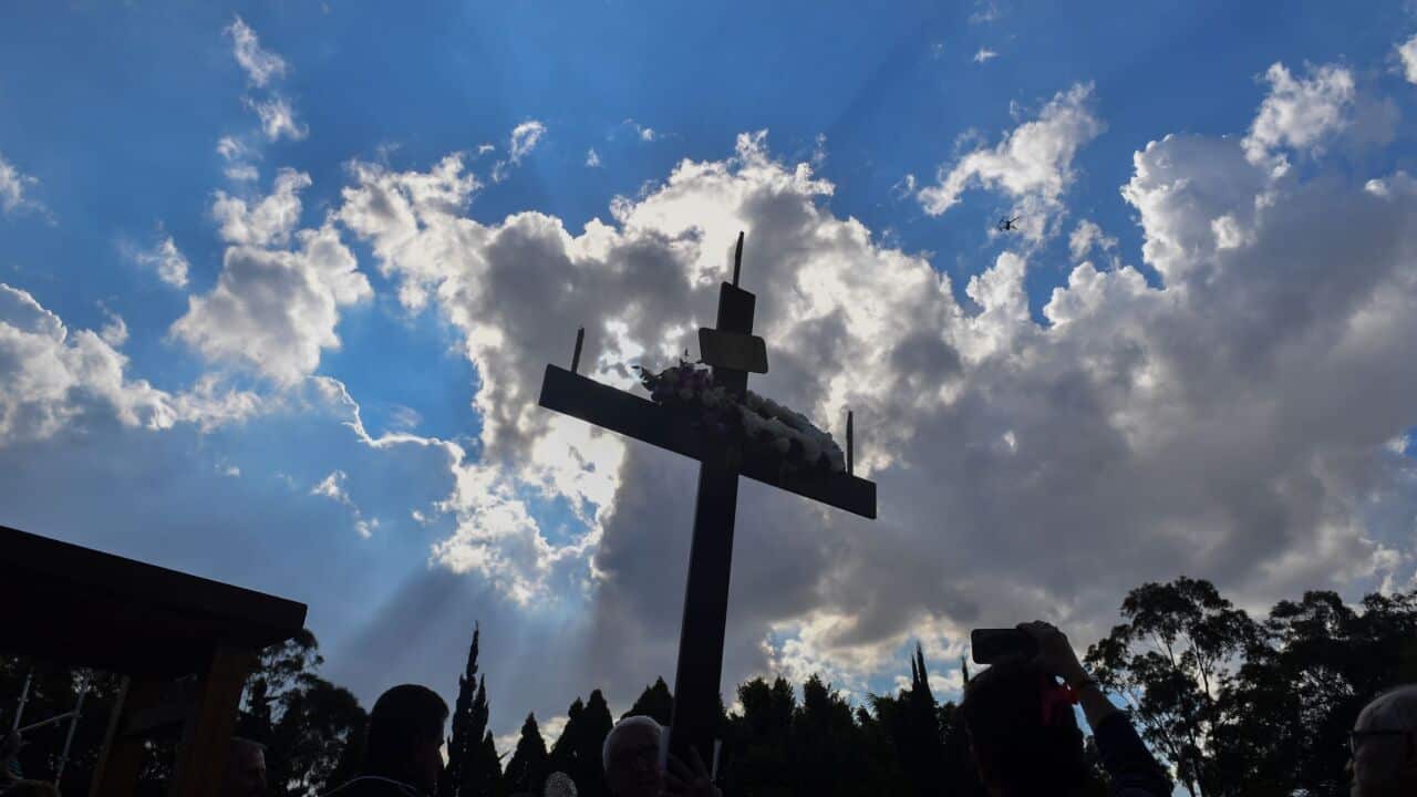 Good Friday campaign detente for leaders