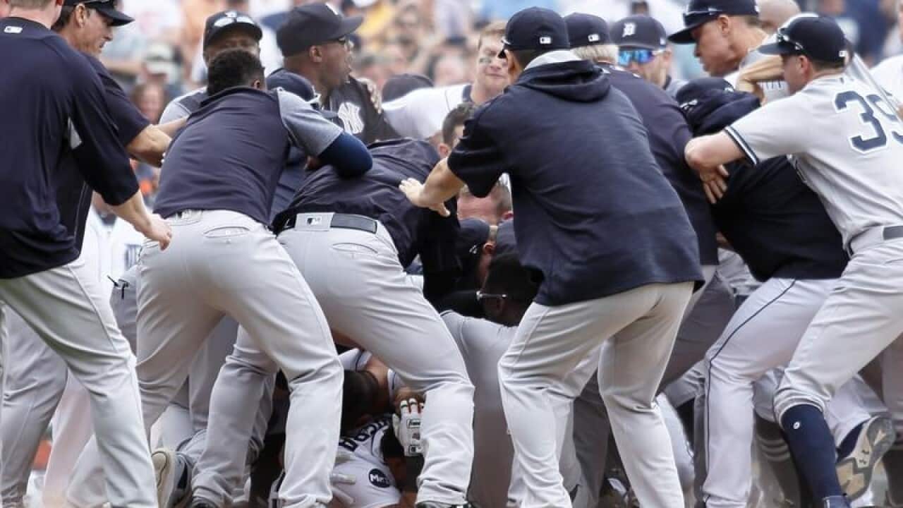New York Yankees players fight with Detroit Lions players