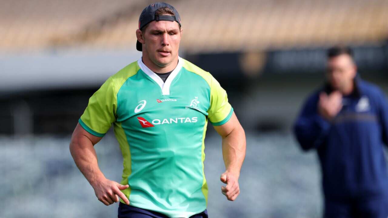 Wallabies captain Michael Hooper trains in Perth (AAP)