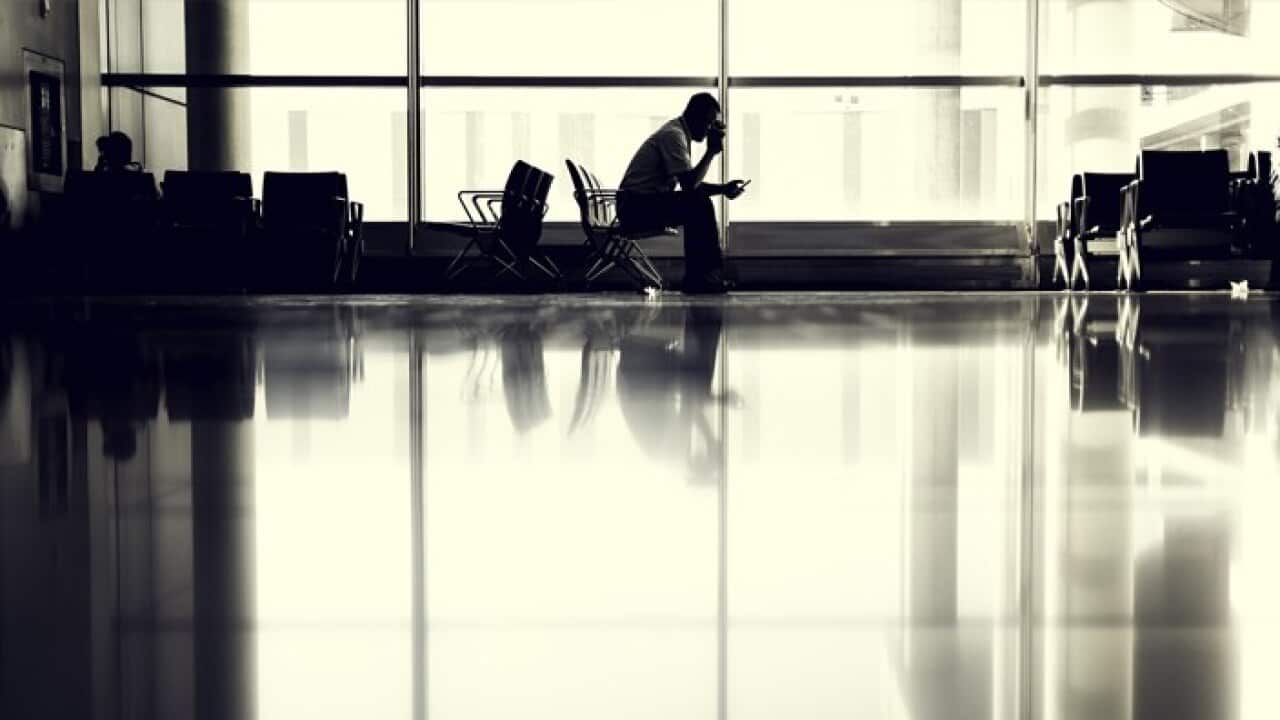 lone airport passenger, solo traveller