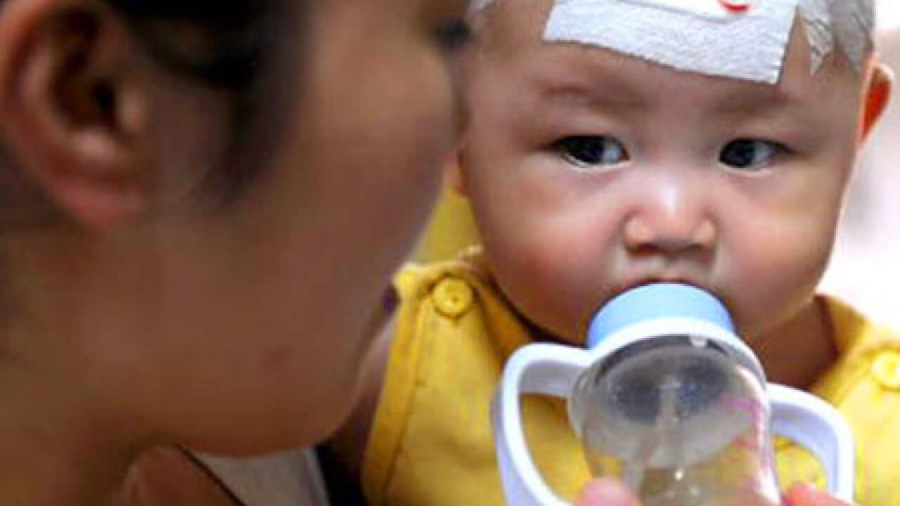 china_baby_drinking_2509_B_getty_951963065