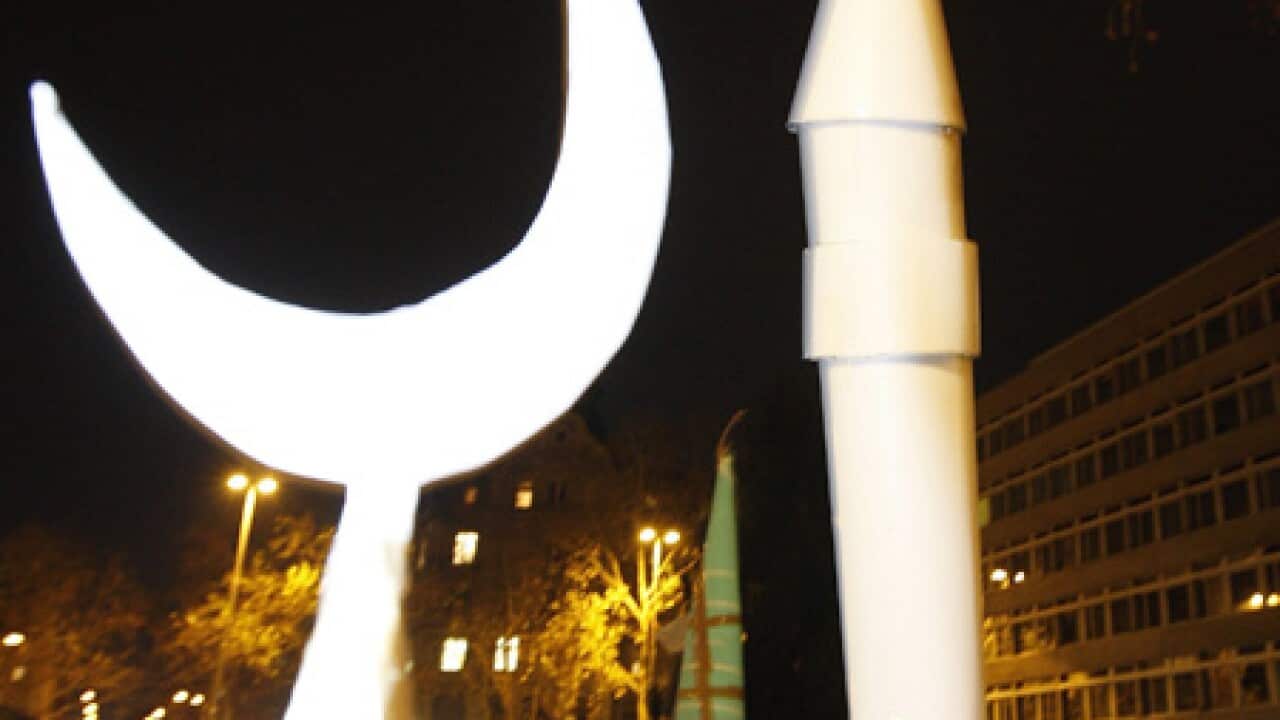 minaret_093011_L_aap_1473550866