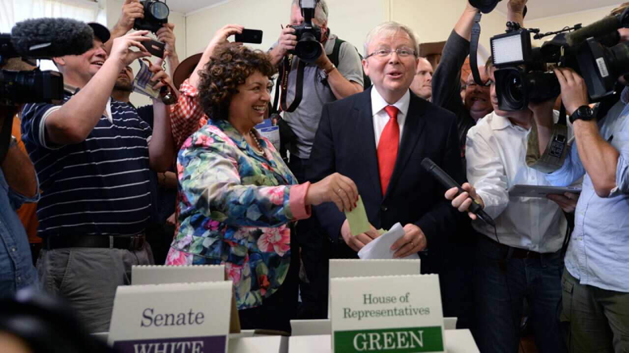 Kevin Rudd (R) and his wife Therese cast their vote in Brisbane