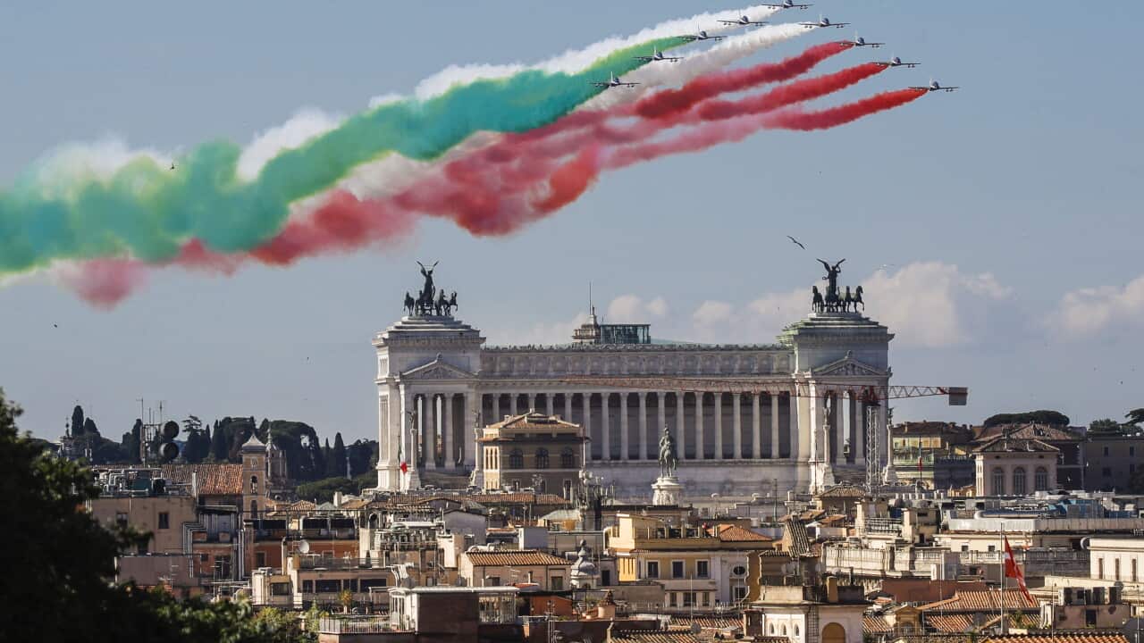 Le Frecce Tricolori sul cielo di Roma durante il 74esimo annivewrsario della Repubblica italiana.