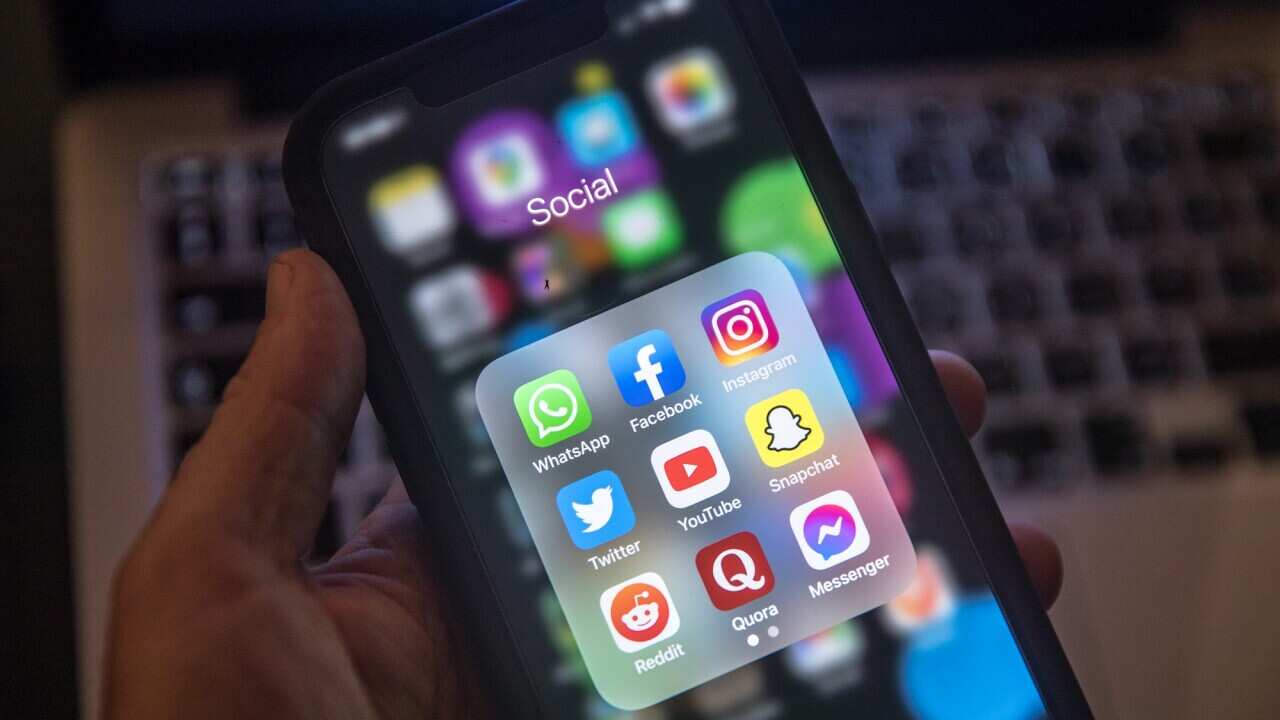 The federal government's announcement to crack down on online bullies and trolls has been met with skepticism from experts.