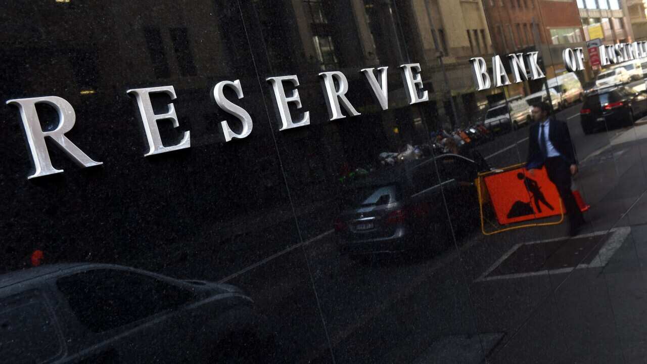 People walk past the Reserve Bank of Australia (RBA) in Sydney, Tuesday, April 6, 2016. The RBA is expected to leave interest rates on hold today. (AAP Image/Dean Lewins) NO ARCHIVING
