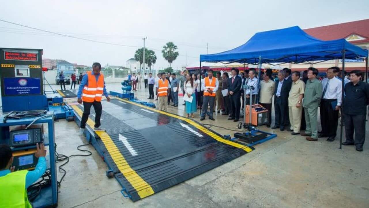 Vehicle checking machine
