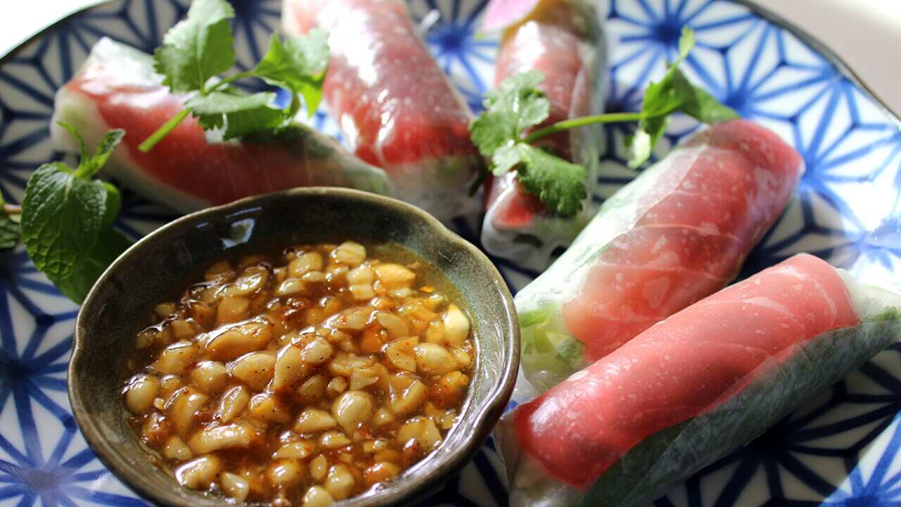Tuna Rice Paper Tuna rice paper rolls with peanut dipping sauce recipe | SBS Food