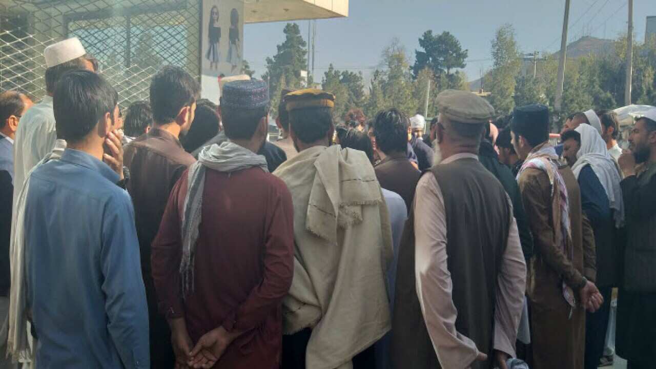 Pakistani Visa seekers in Kabul