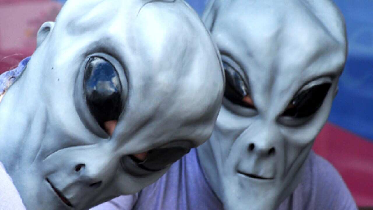 aliens_100406_s_aap_125856309