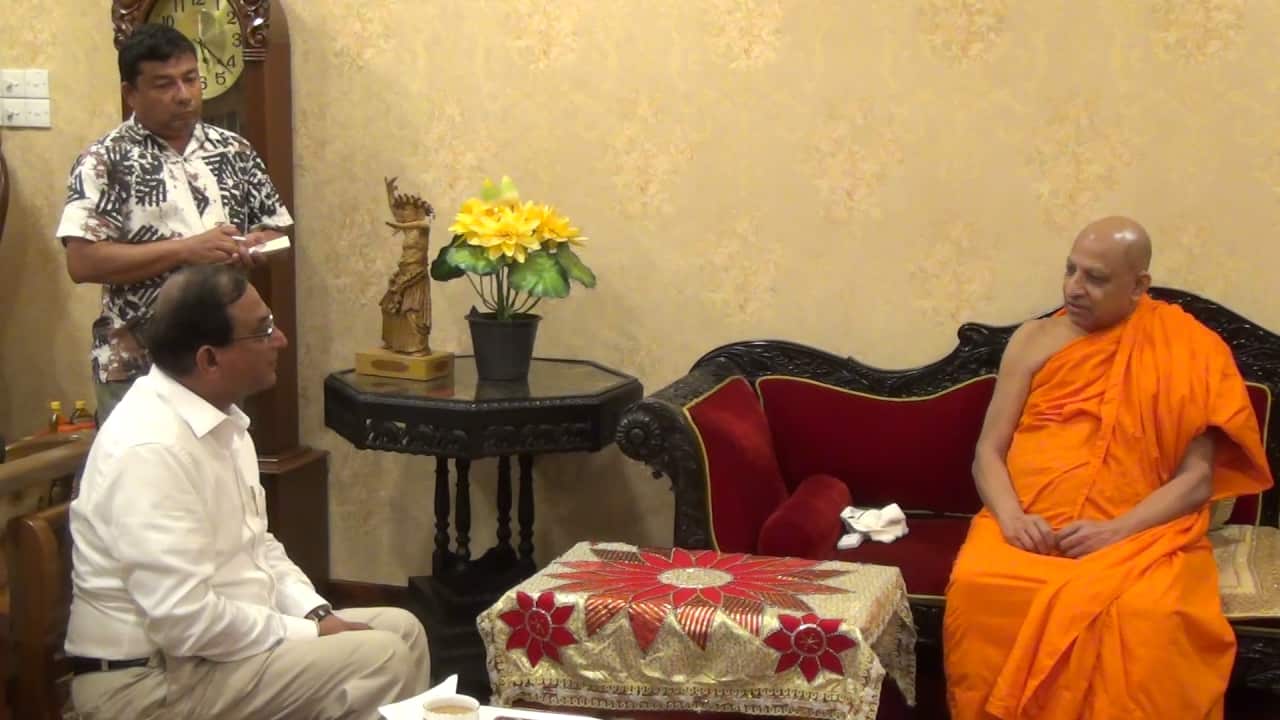 New President’s Secretary Udaya Seneviratne Visit Malwathu Asgiri Maha Nayake Thero