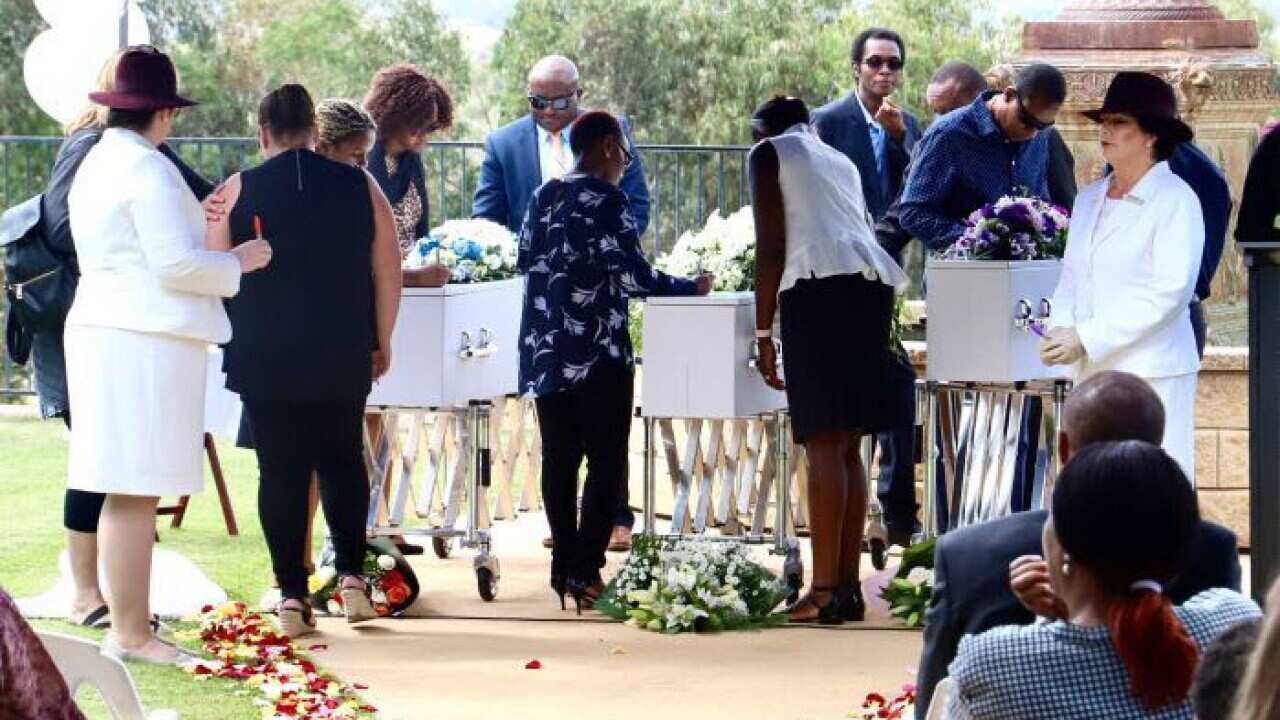Marafiki na familia wa aga Anne Muhoro na watoto wake wawili walio fariki katika moto ulio choma nyumba yao