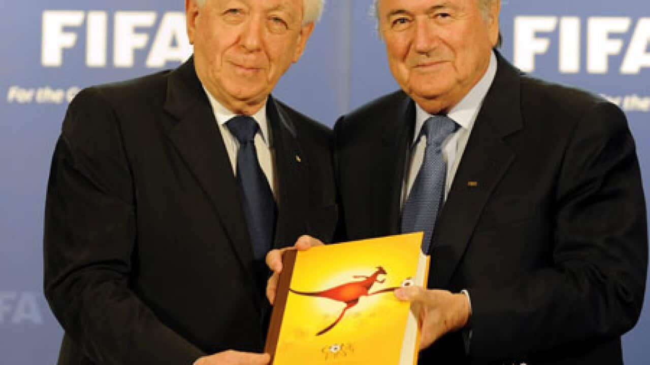 lowy_2018-22_bid_blatter_100611_B_AP_1937969909