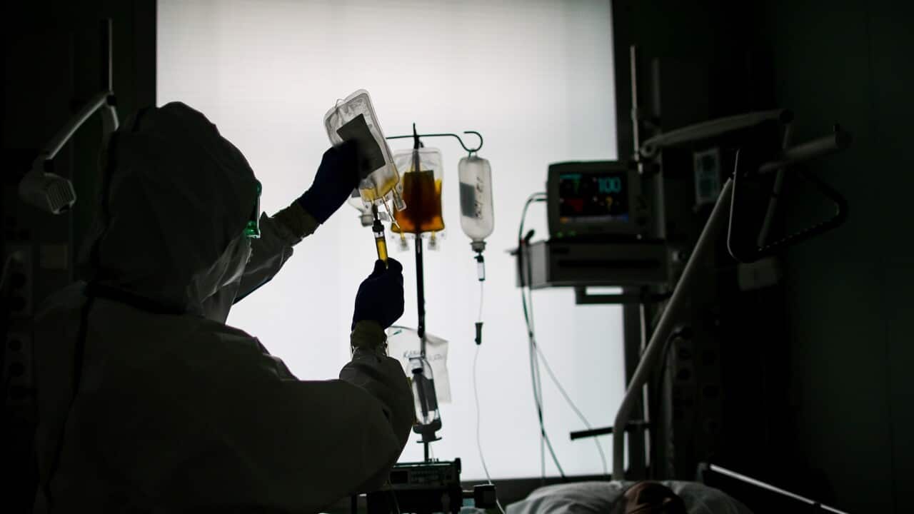 یک پرستار در بخش مراقبت های ویژه در بیمارستانی در مسکو