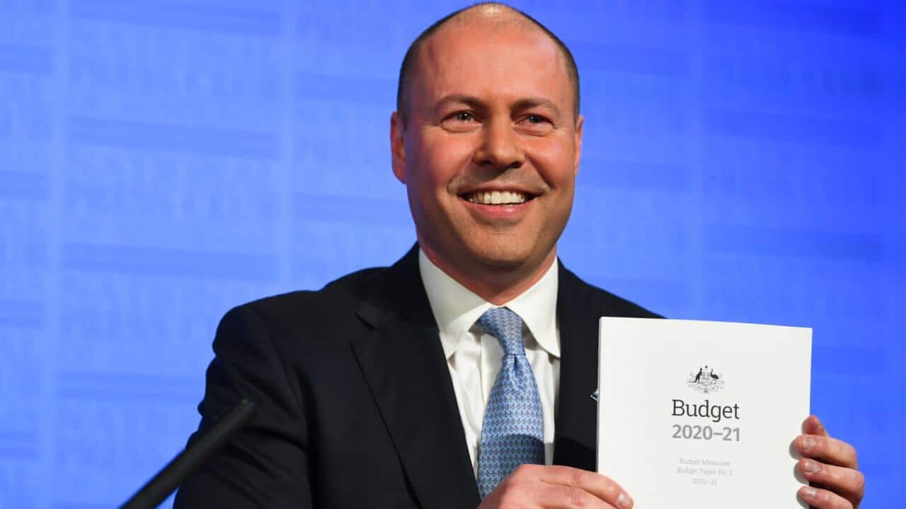 Umushikiranganji w'ikigega, Josh Frydenberg afise igitabo kirimwo imigambi n'itegekanywa ry'amafaranga reta ya Australia izokoresha mur'uyu mwaka 2020/2021