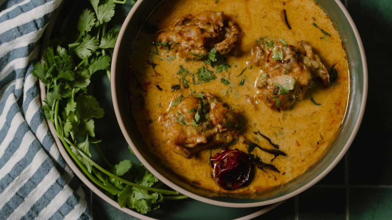 Punjabi kadhi pakoda