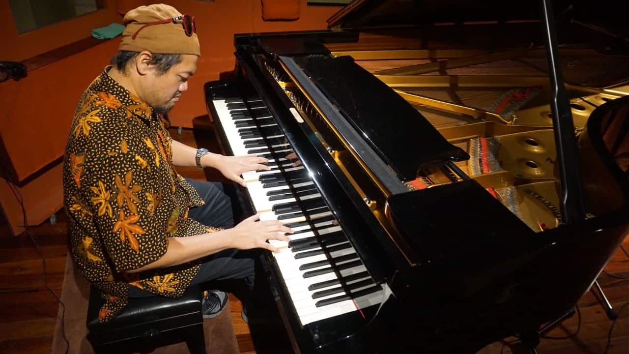 ade ishs playing piano at New Village Studios, Burwood, Victoria, 29 Apr 2020.