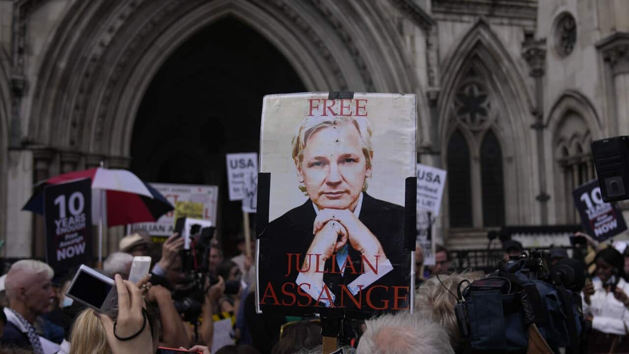 The US has renewed a bid to extradite Australian WikiLeaks founder Julian Assange from the UK