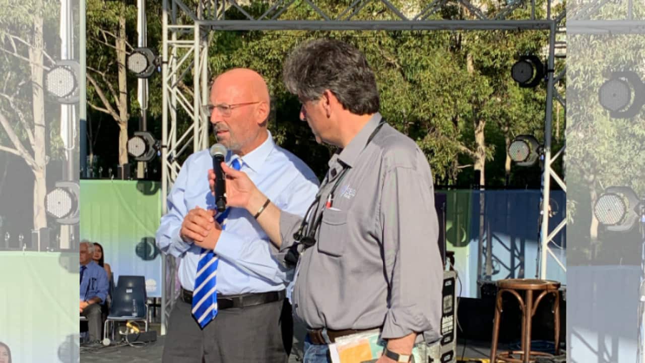 NSW Senator Arthur Synodinos (L) and SBS Greek Executive Producer T