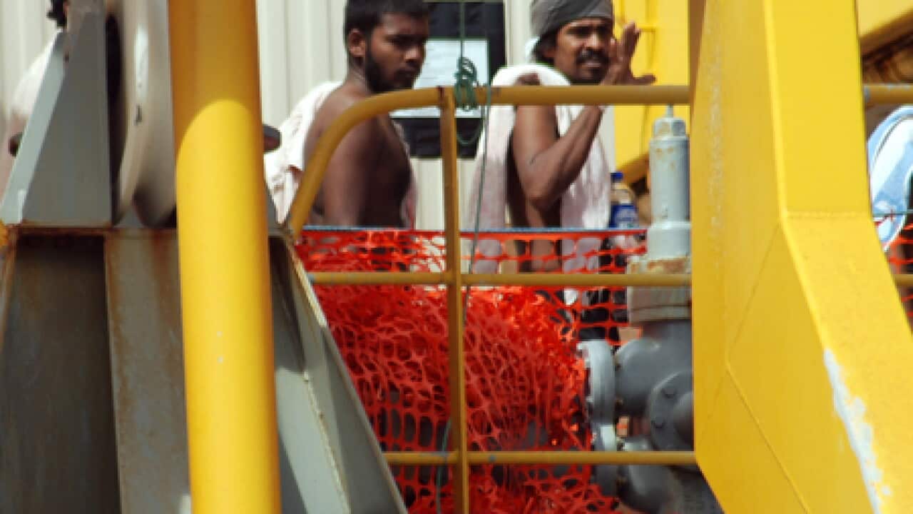 sri_lankan_asylum_group_091111_L_aap_769742894