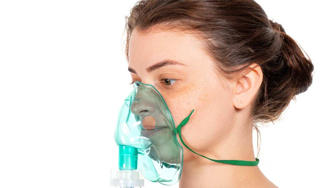 Victorian health authorities speculate nebuliser may be cause of COVID cases at the Holiday Inn