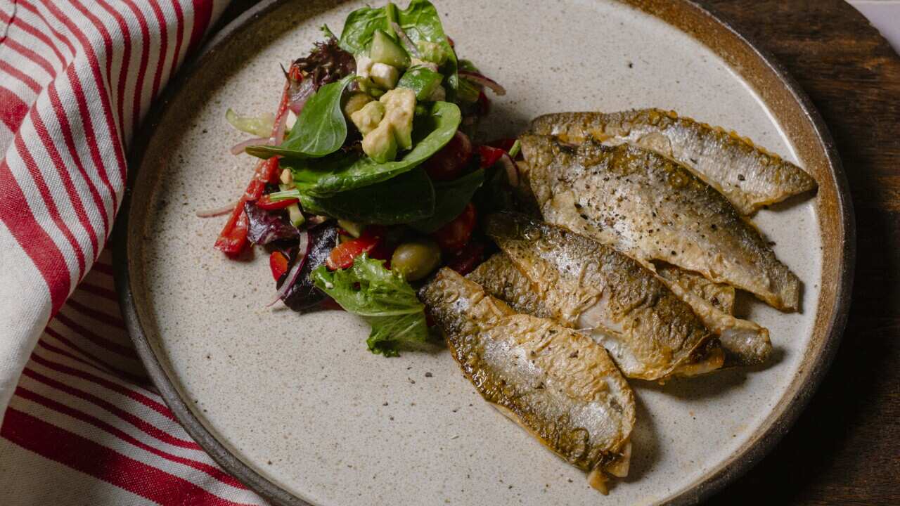 Rahib Rind Cook Pan-fried fish and salad Ngarrindjeri-style recipe | SBS The Cook Up ...