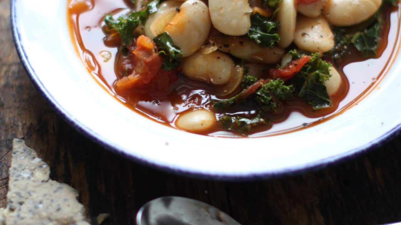 Garlicky kale and white bean stew