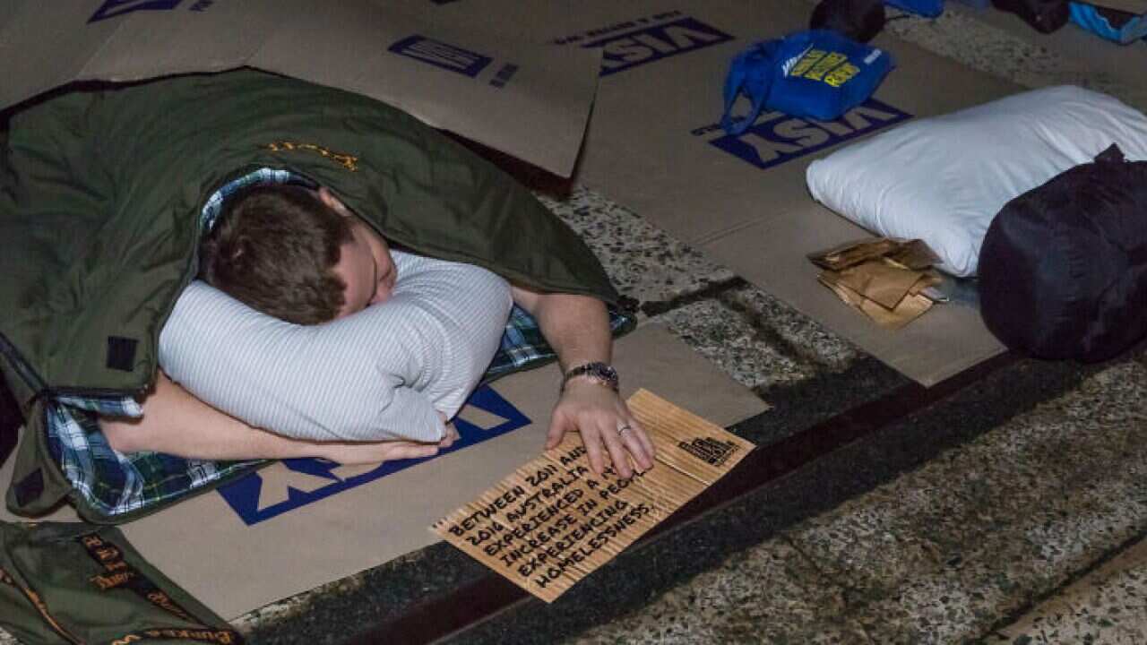 Más de 370 de los principales líderes empresariales y comunitarios de Sídney dormirán esta noche en la calle para recaudar fondos para las personas sin hogar.