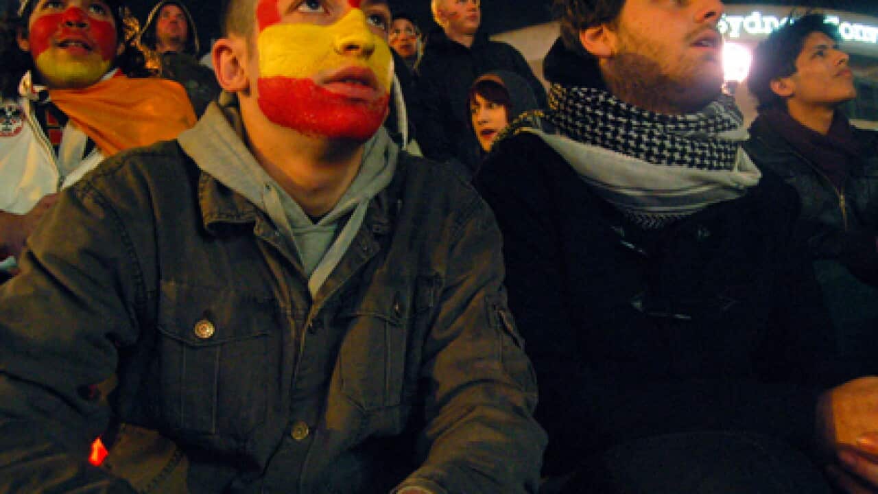 spain_fans_sydney_100712_B_aap_544846450