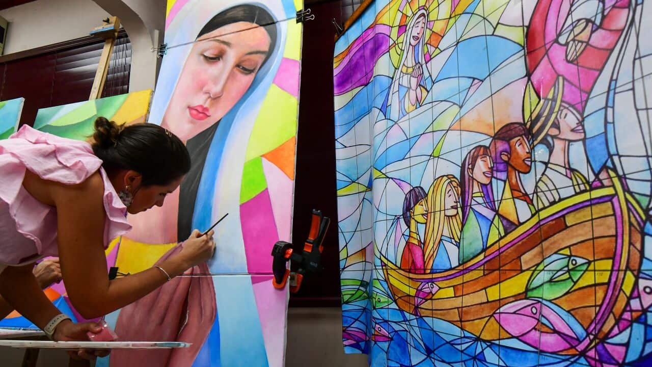 The wall features a boat with five young people representing the five continents.