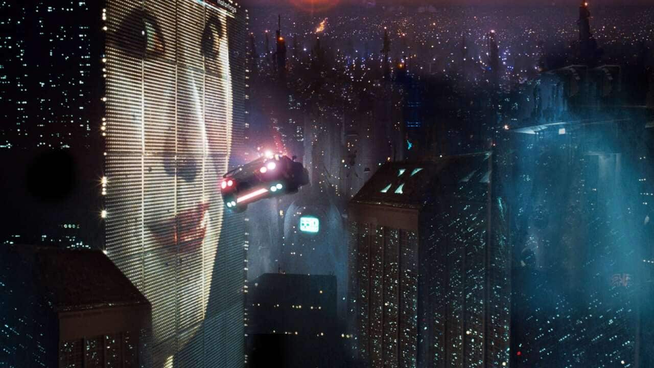 Blade Runner. Il film di Ridley Scott uscì nel 1982 ed era ispirato al romanzo di fantascienza di Philip K. Dick scritto 15 anni prima, dal titolo "Il cacciatore di androidi"