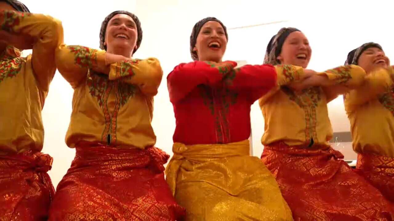 Suara Indonesian dancers