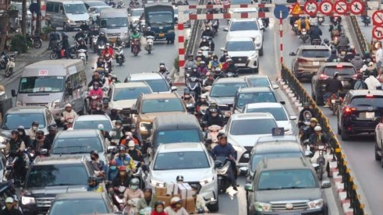 traffic in hanoi.jpg