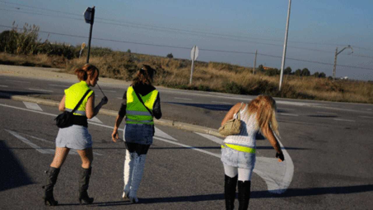 prostitute_reflective_vest_101101_B_getty_163062201
