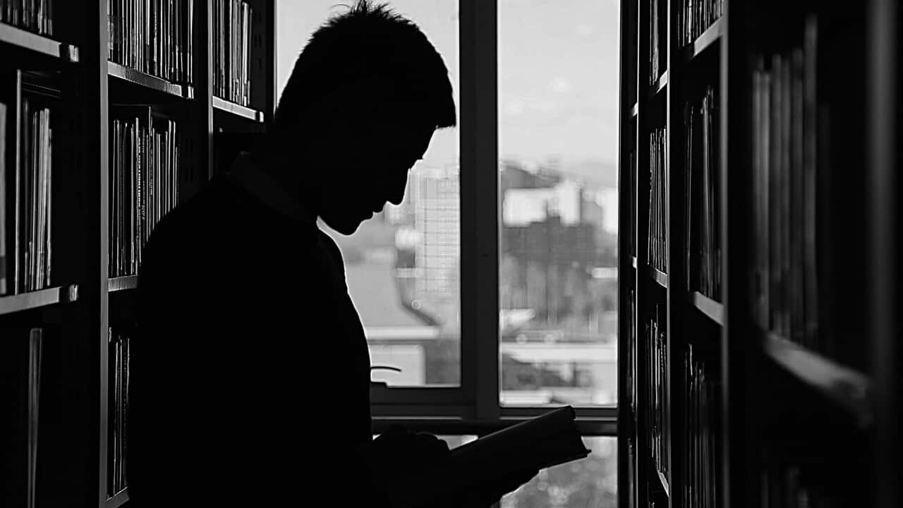 A foreigner in a library in Beijing