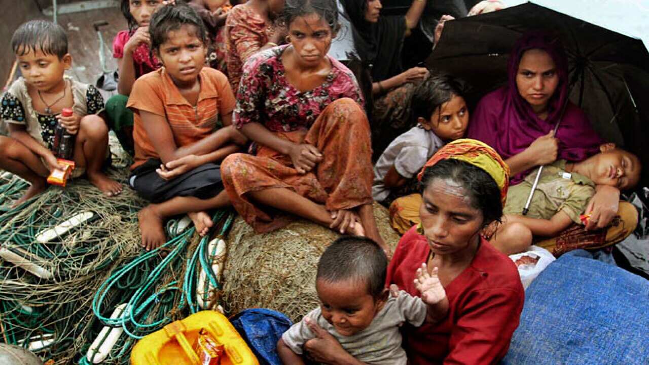 Boatpeople_Bangladesh_120620_L_aap_2050370762