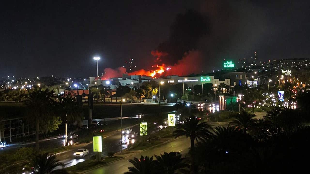 Explosions are seen in Bander Abbas (AP).png