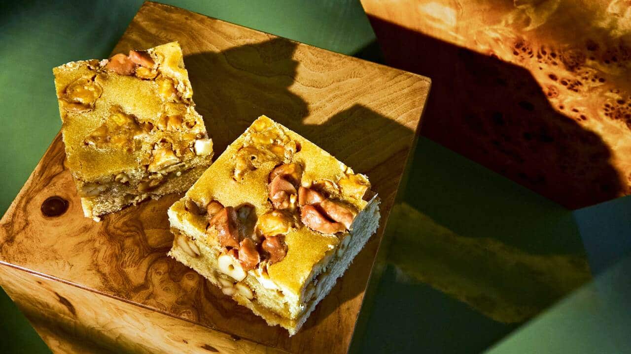 Salty cashew blondies
