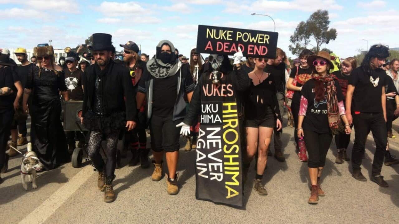 Image from the Twitter page of Glenn Todd of protesters blockading the road