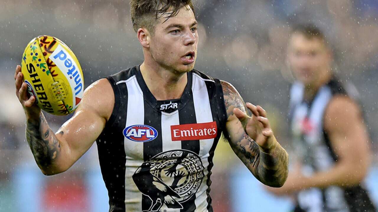 Jamie Elliott of the Magpies