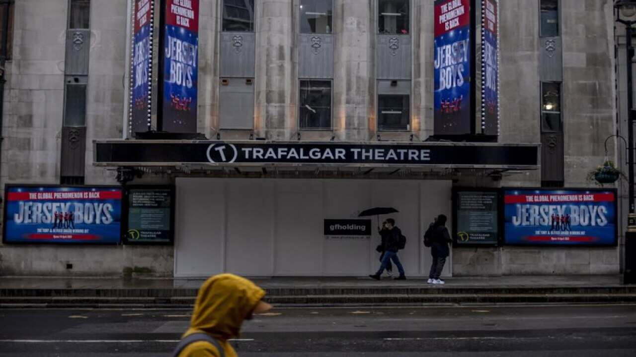 U.K. Virus Surge Surpasses Spring Peak as Lockdown Choices Loom