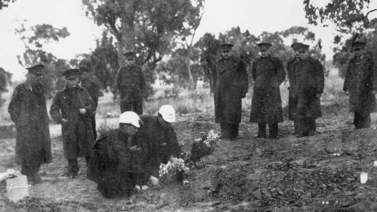 The burial of Japanese prisoners of war who lost their lives in the Cowra breakout