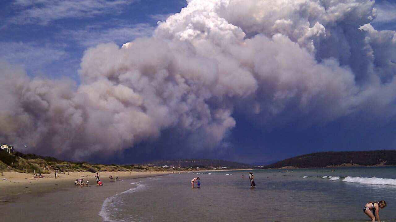 tasmania_bushfire_aap_b_130105_317016802