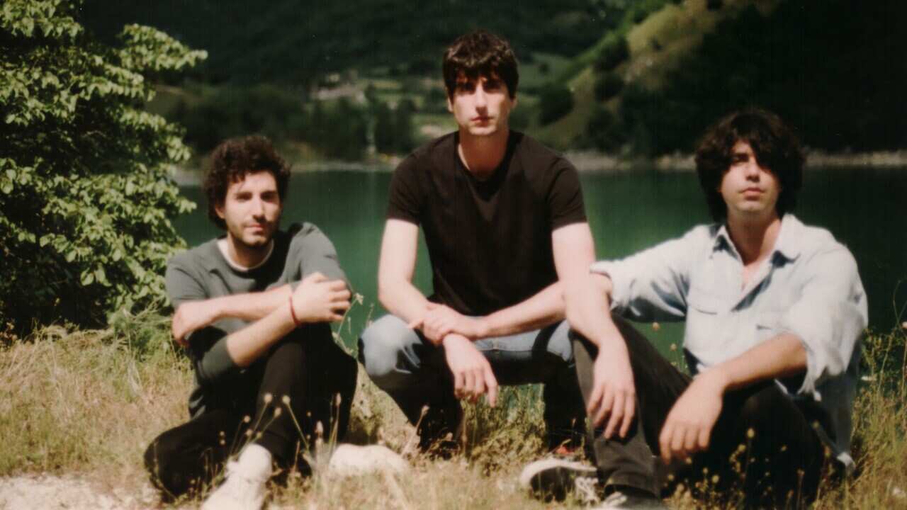 Carlo, Simone e Valerio sono i componenti della band romana Senna