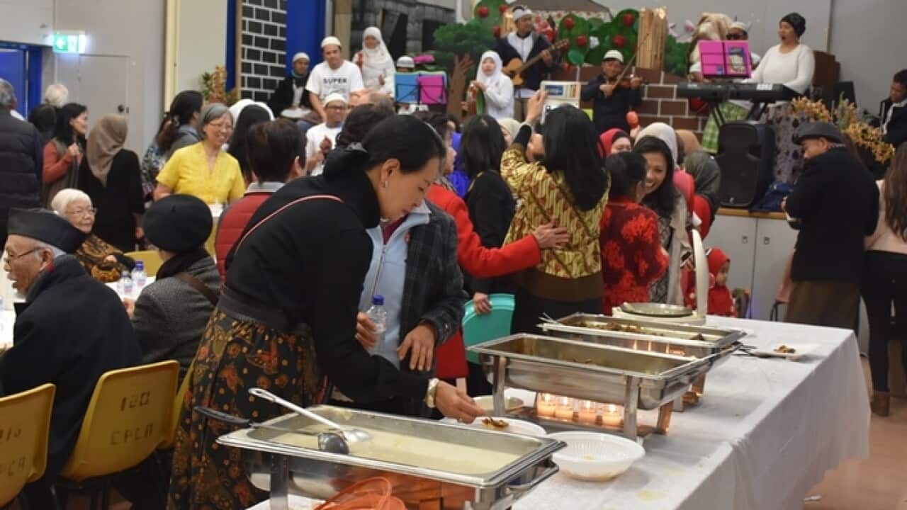 Singing, dancing, eating and being together at IKAWIRIA's Halal bi Halal, 24 June 2018 – (SBS Indonesian)