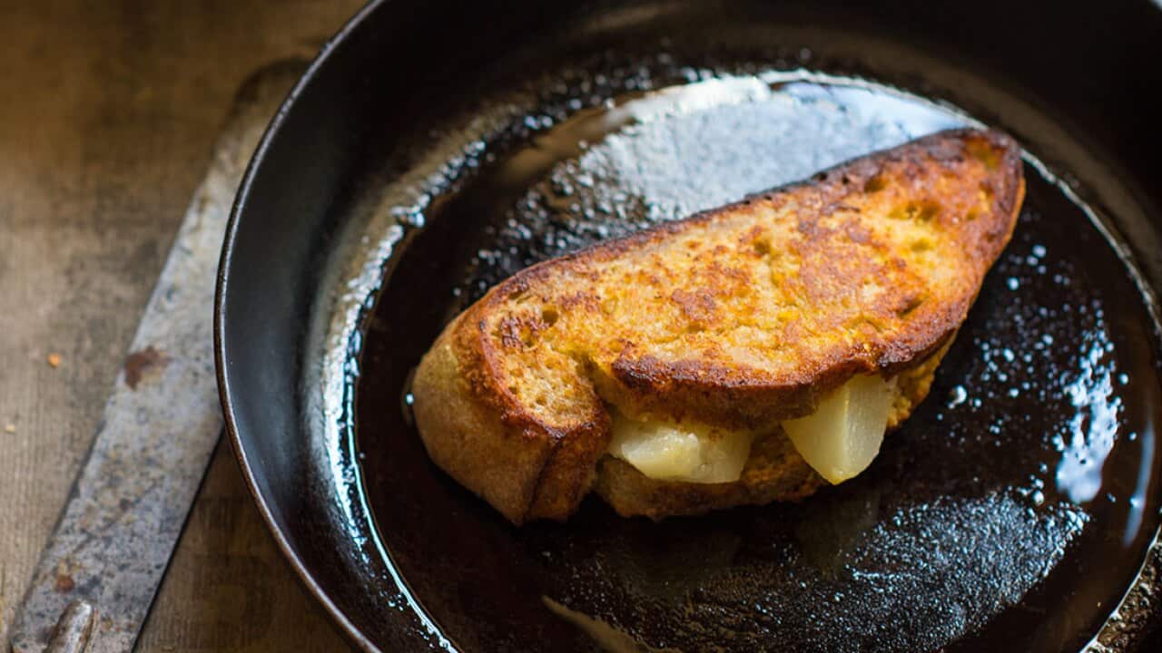 Eggy bread stuffed with pears